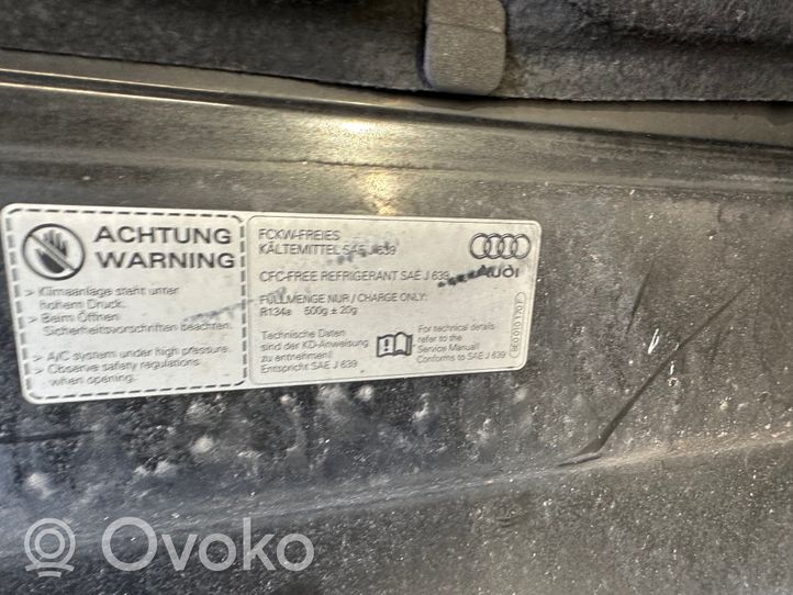 Audi A4 S4 B6 8E 8H Dangtis variklio (kapotas) 