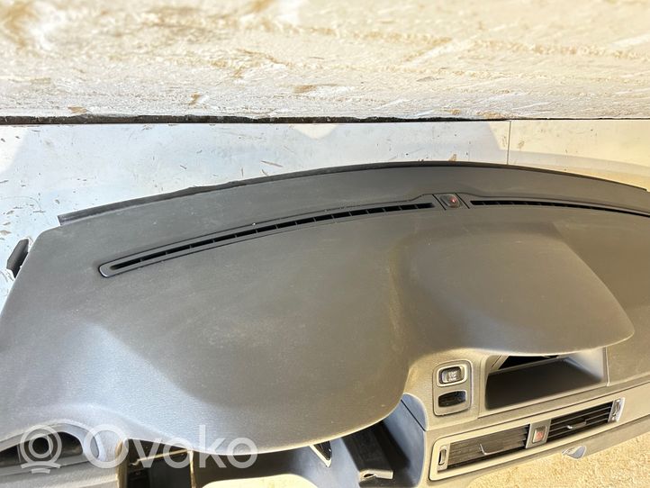 Volvo XC70 Dashboard Y2X768870