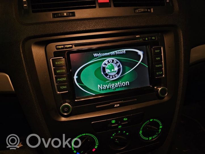 Skoda Octavia Mk2 (1Z) Panel / Radioodtwarzacz CD/DVD/GPS 1Z0035680A