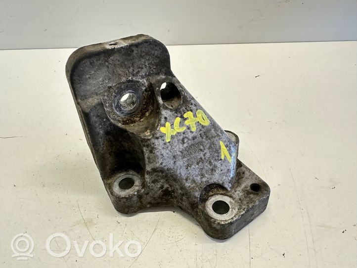 Volvo XC70 Engine mounting bracket 8634123