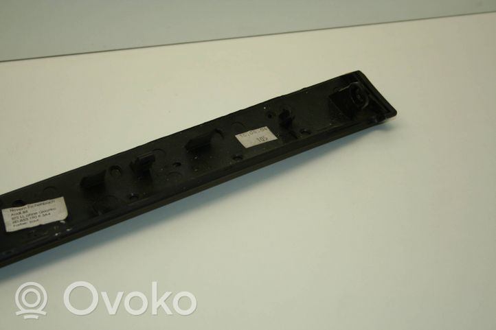 Audi A4 S4 B7 8E 8H Panelės apdaila 8E1853190R