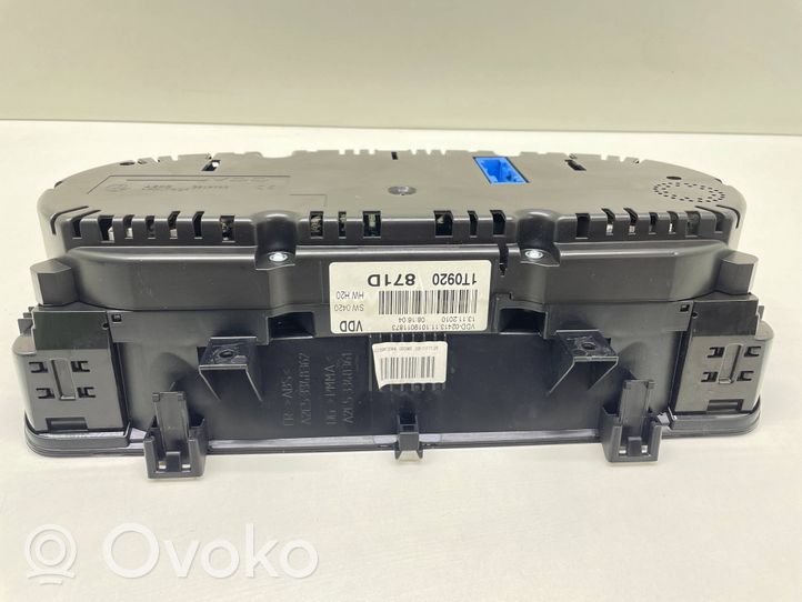 Volkswagen Touran II Speedometer (instrument cluster) 1T0920871D