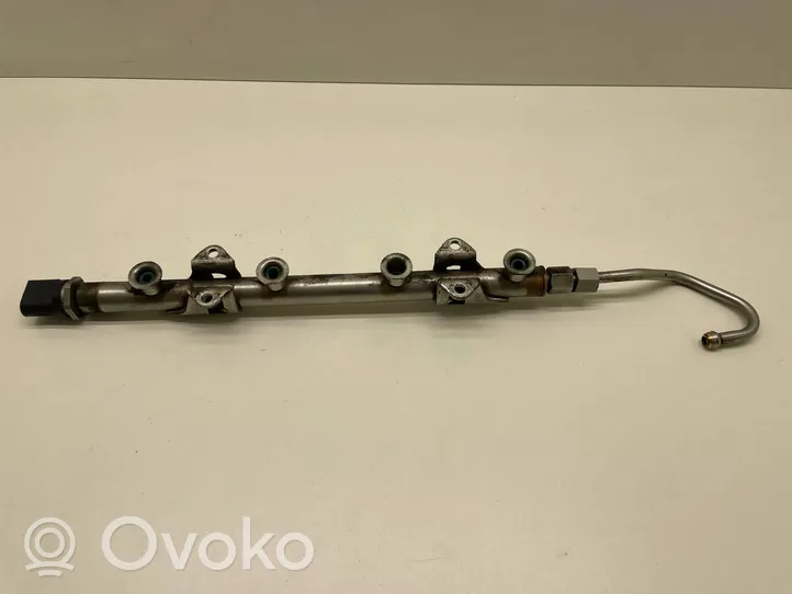 Volkswagen Tiguan Tuyau d'alimentation conduite de carburant 04E133320D