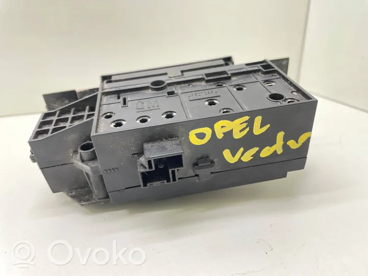 Opel Vectra B Takaluukun/tavaratilan lukon vastakappale 13185566
