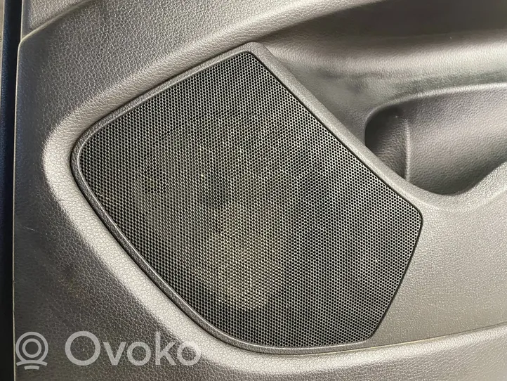 Audi Q7 4L Takaoven verhoilu 