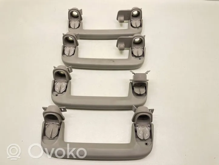 Volvo V50 Un set di maniglie per il soffitto 13550