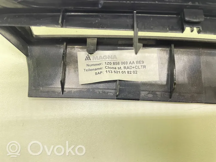 Skoda Octavia Mk2 (1Z) Konsola środkowa / Radio / GPS 1Z0858069AA
