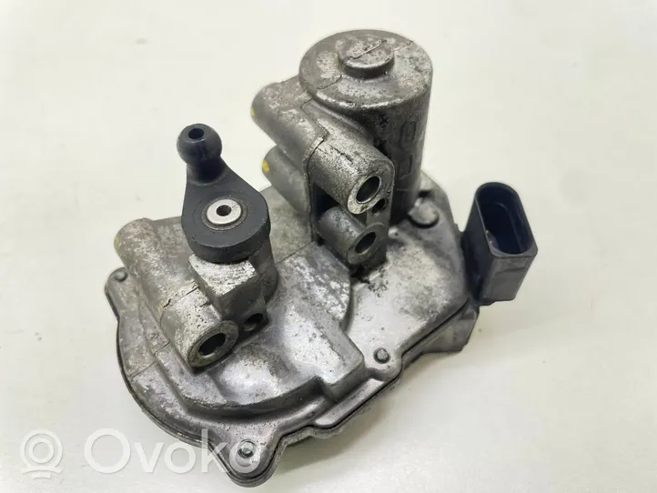 Audi A4 S4 B7 8E 8H Attuatore/motore della valvola del collettore di aspirazione A2C53308513