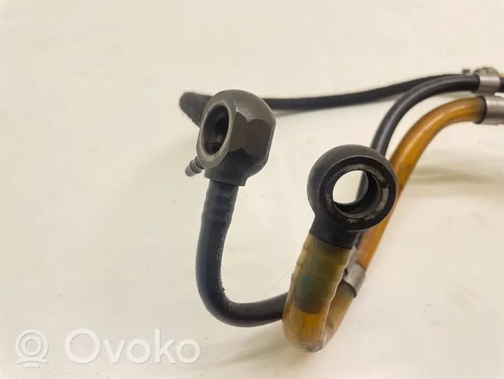 Volkswagen PASSAT B5.5 Tuyau d'alimentation conduite de carburant 057127247