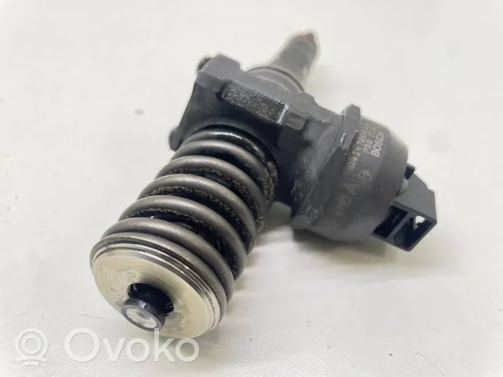 Volkswagen Touran I Fuel injector 038130073AG