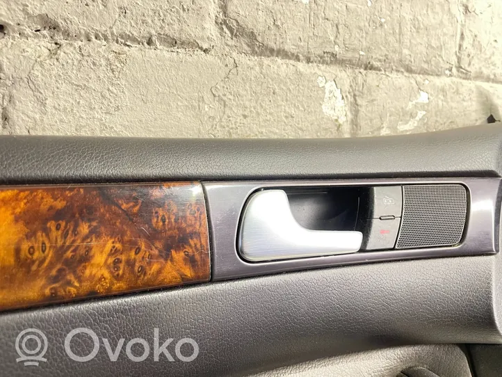 Audi A6 Allroad C5 Rivestimento del pannello della portiera anteriore 4B0863979