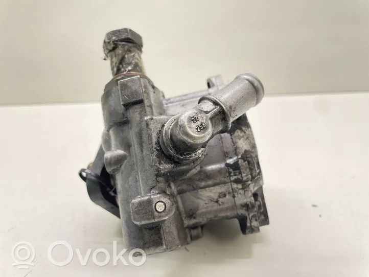 Volkswagen PASSAT B5.5 Power steering pump 8D0145177D