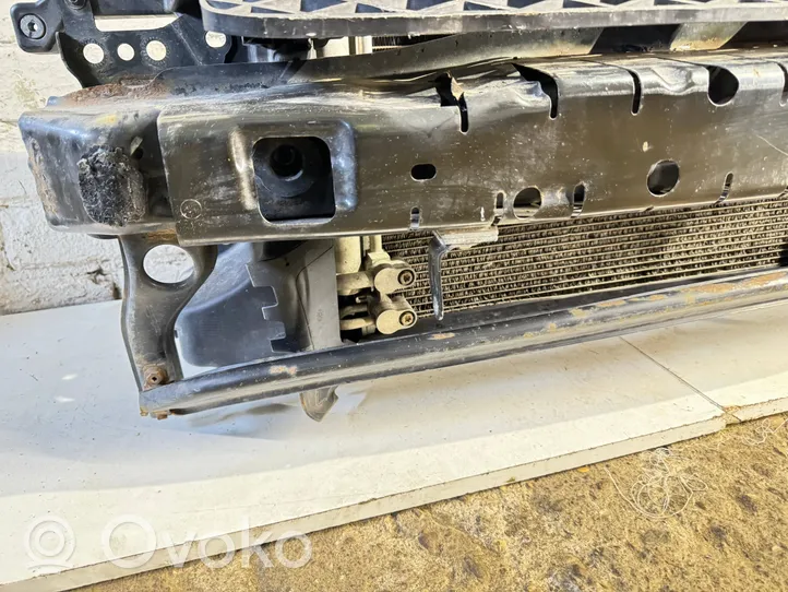 Volkswagen PASSAT B7 Support de radiateur sur cadre face avant 