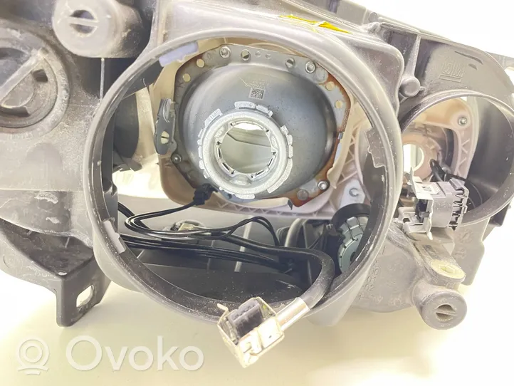 Saab 9-3 Ver2 Lampa przednia 16561700