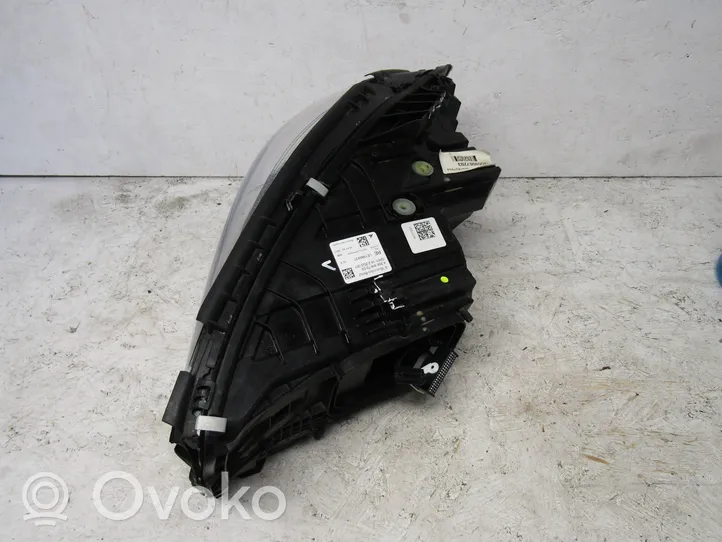 Mercedes-Benz C W206 Lampa przednia A2069067203