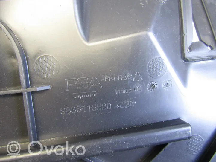 Opel Mokka B Välijäähdyttimen ilmanohjauksen ilmakanava 9836415680