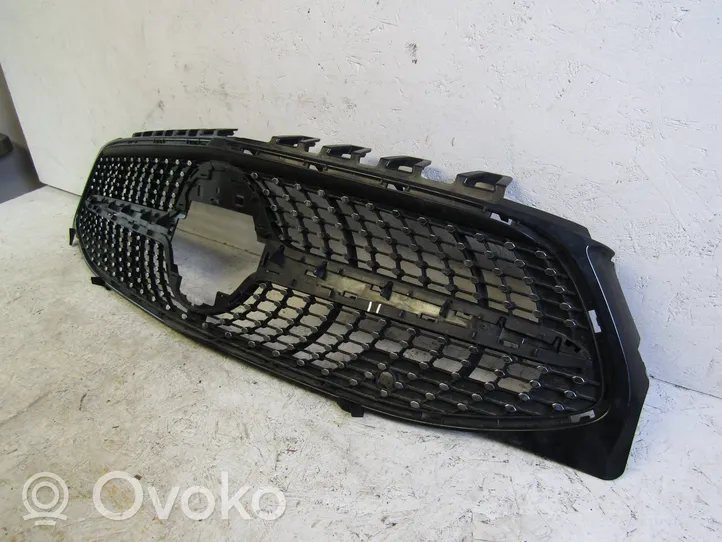 Mercedes-Benz CLA C118 X118 Grille calandre supérieure de pare-chocs avant A1188880000