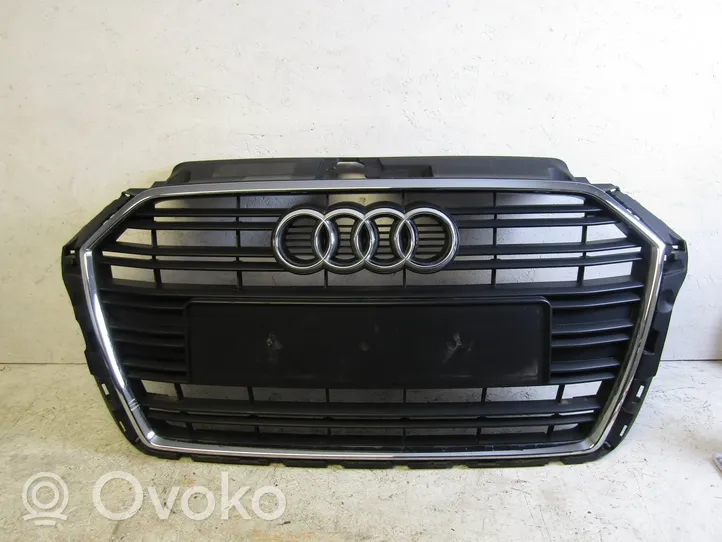 Audi A3 S3 8V Grotelės viršutinės 8V3853651AA