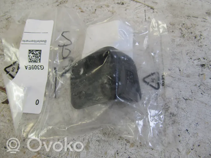 Opel Corsa F Uchwyt / Mocowanie błotnika przedniego 9677273180