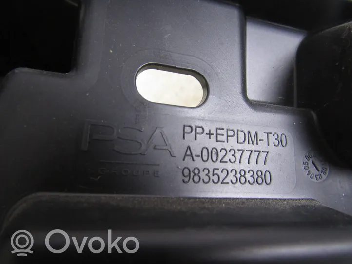 Opel Mokka B Takapuskurin kannake 9835238380