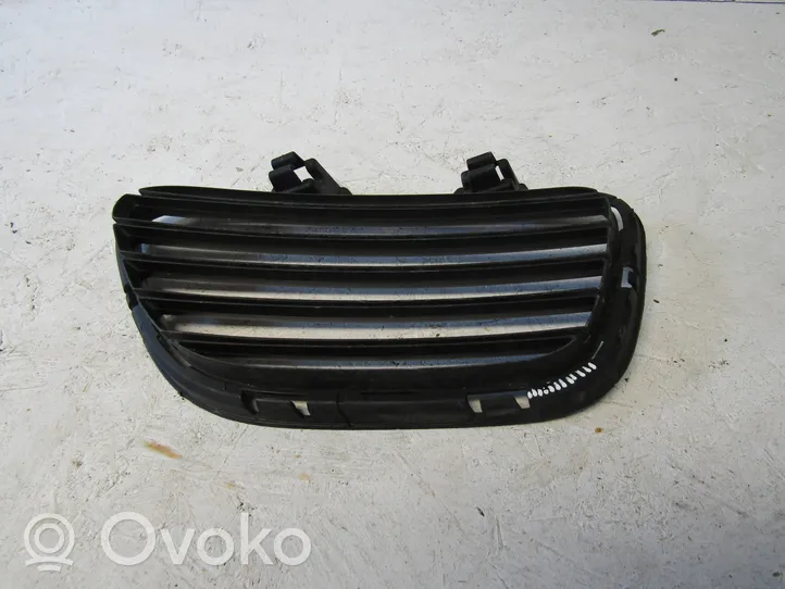 Citroen C5 Aircross Etupuskurin alempi jäähdytinsäleikkö 9827000477