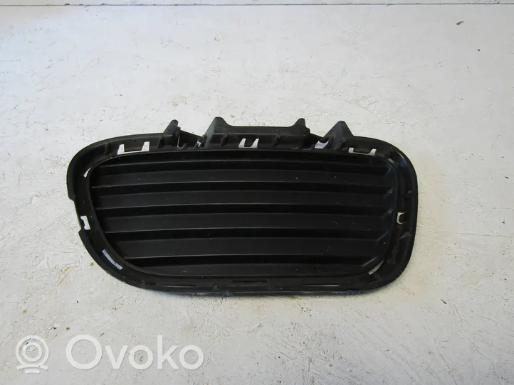 Citroen C5 Aircross Etupuskurin alempi jäähdytinsäleikkö 9827000577