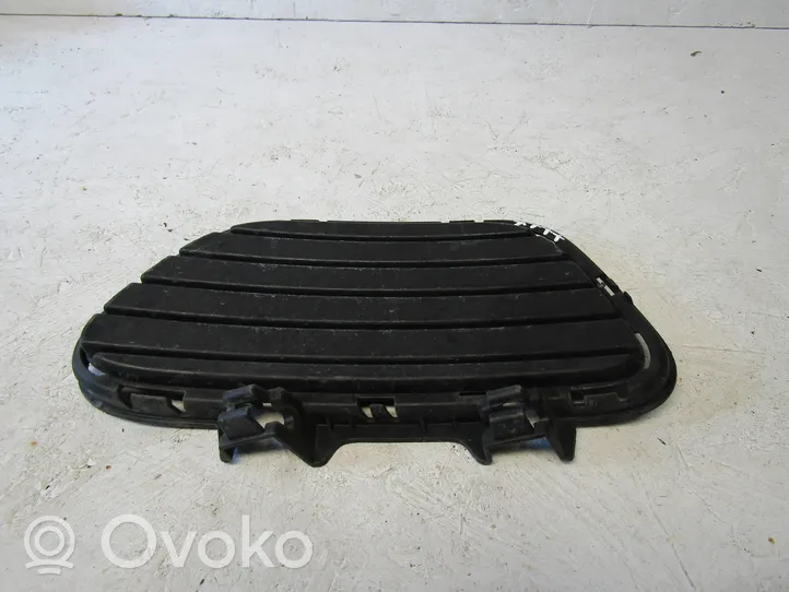 Citroen C5 Aircross Etupuskurin alempi jäähdytinsäleikkö 9827000577