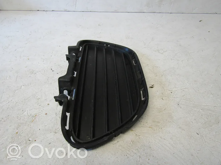 Citroen C5 Aircross Etupuskurin alempi jäähdytinsäleikkö 9827000577