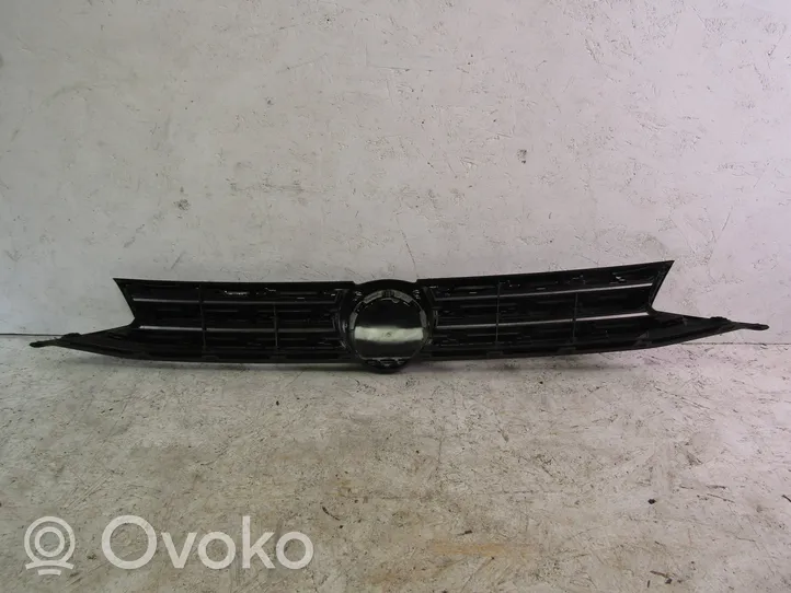 Volkswagen Touran III Grotelės viršutinės 5TA853653B