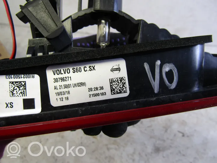 Volvo S60 Lampy tylnej klapy bagażnika 30796271