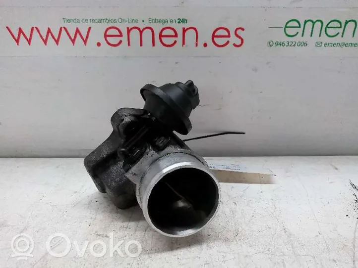 Audi A4 S4 B5 8D Throttle body valve 8D0145950C