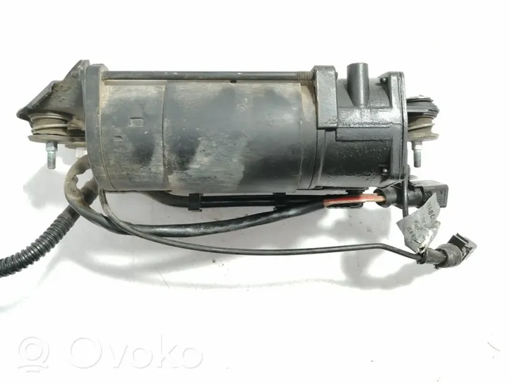 Volkswagen Touareg I Air suspension compressor/pump 7L0616006C