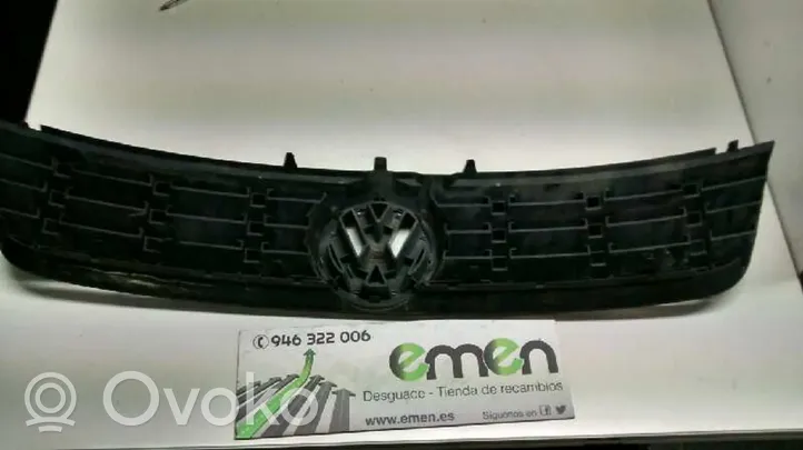 Volkswagen PASSAT B5.5 Atrapa chłodnicy / Grill 