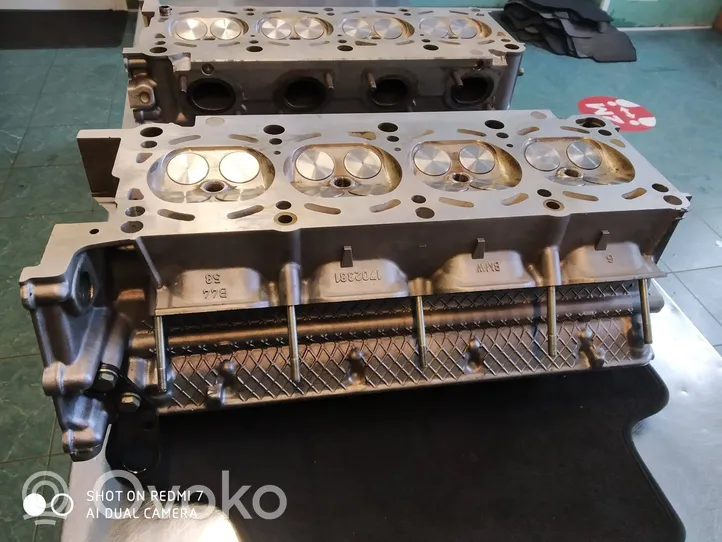 BMW 5 E39 Kita variklio galvutės detalė 188304L