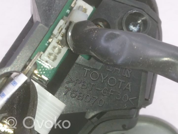 Toyota Avensis T250 Boutons / interrupteurs volant 