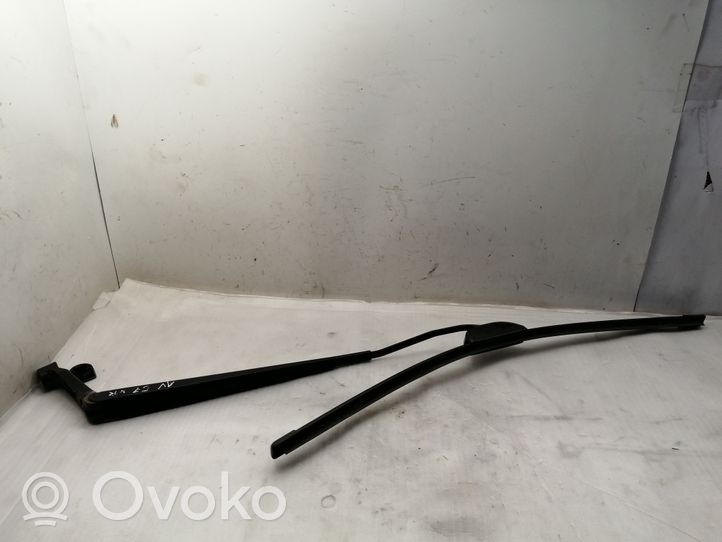 Toyota Avensis T250 Front wiper blade arm 