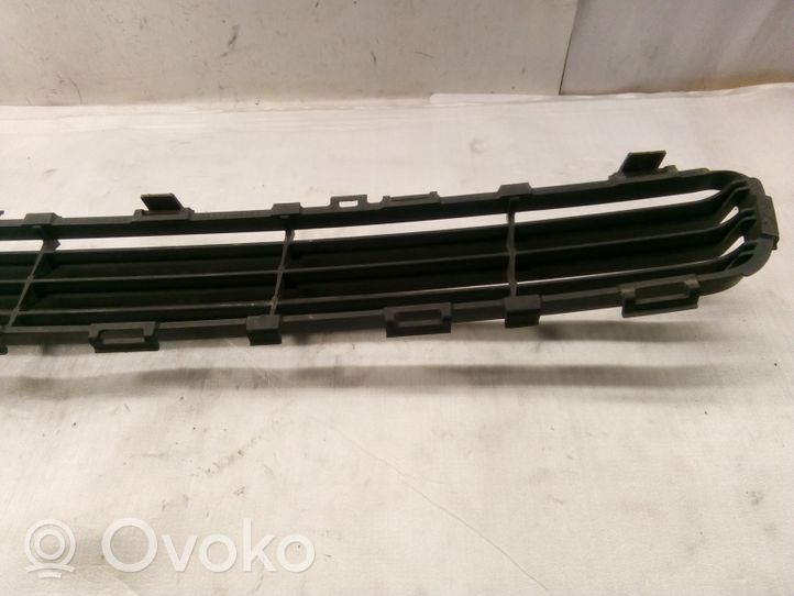 Toyota Avensis T250 Front bumper lower grill 