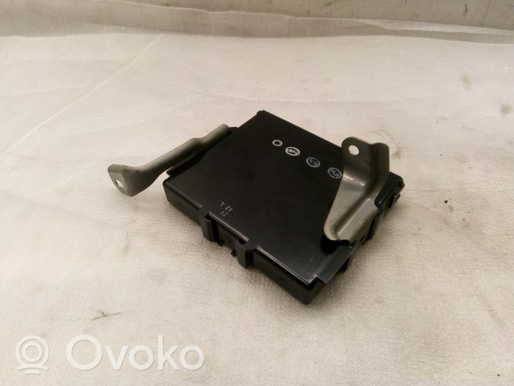 Toyota Avensis T270 Unité de contrôle à bord d'alimentation MB10285005020