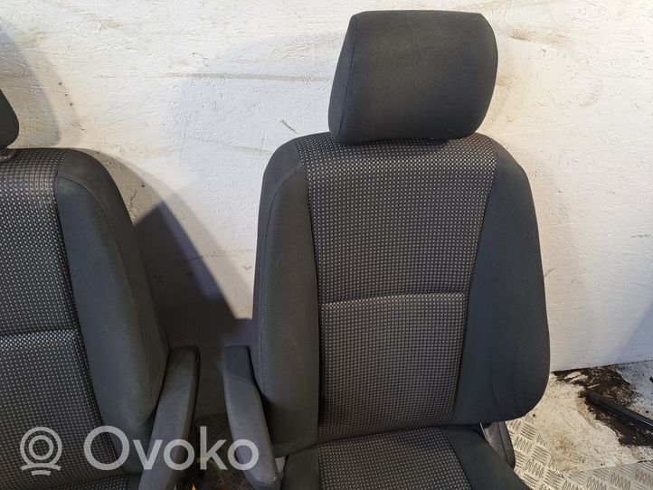 Toyota Corolla Verso AR10 Kit siège 