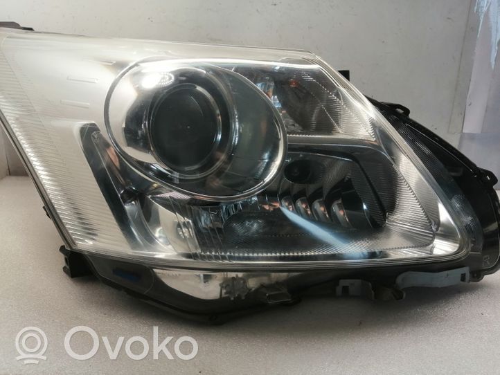 Toyota Avensis T270 Lampa przednia 