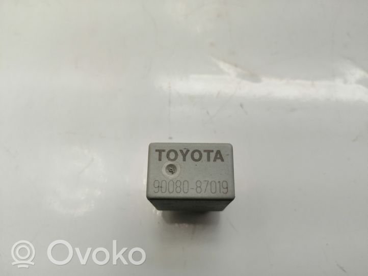 Toyota Avensis T250 Muu rele 