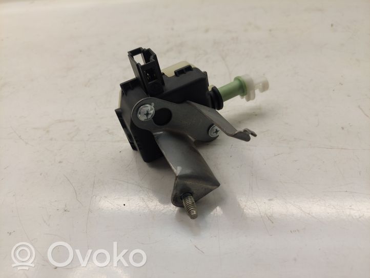 Toyota Avensis T250 Fuel tank cap lock 