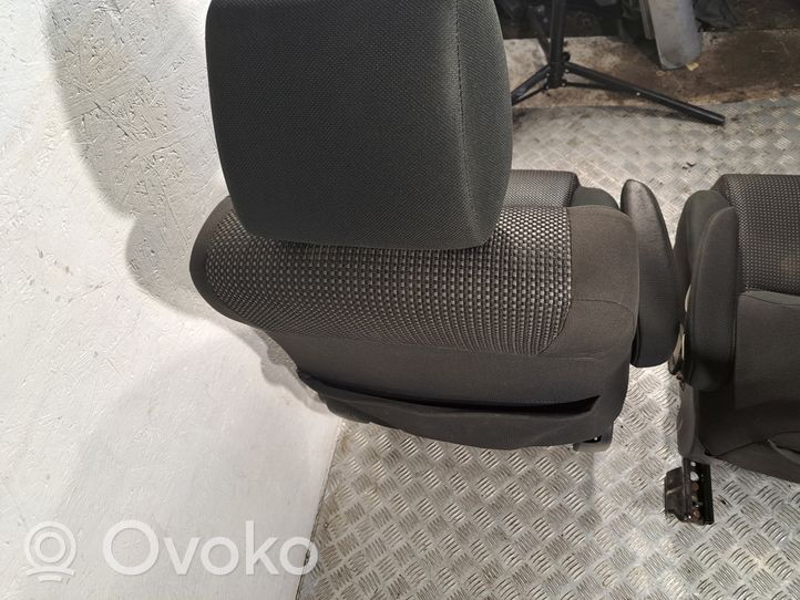 Toyota Corolla Verso AR10 Kit siège 