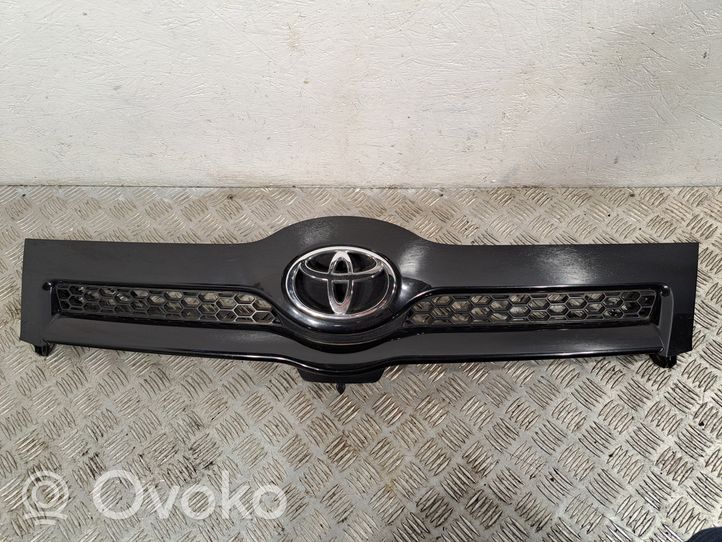 Toyota Corolla Verso AR10 Grille calandre supérieure de pare-chocs avant 