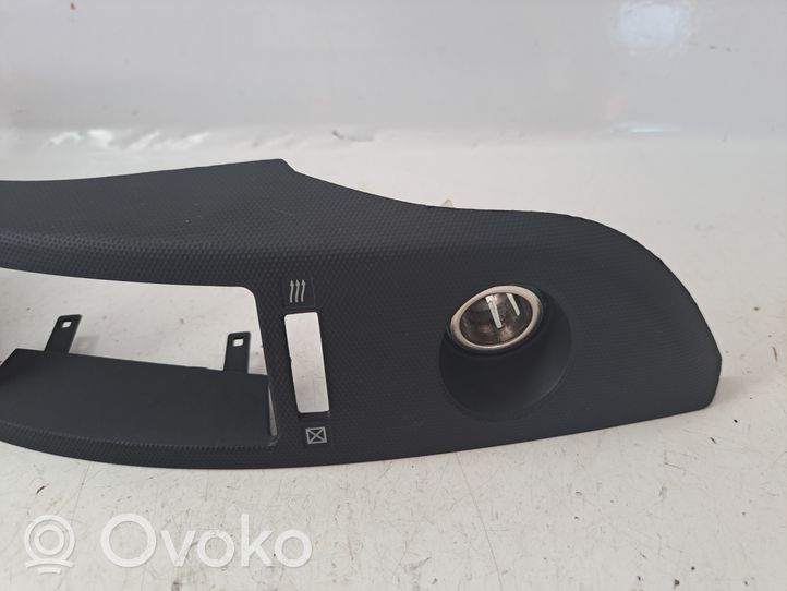 Toyota Corolla Verso AR10 Panelės apdailos skydas (centrinis) 