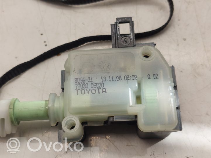 Toyota Avensis T270 Verrouillage du bouchon du réservoir de carburant 