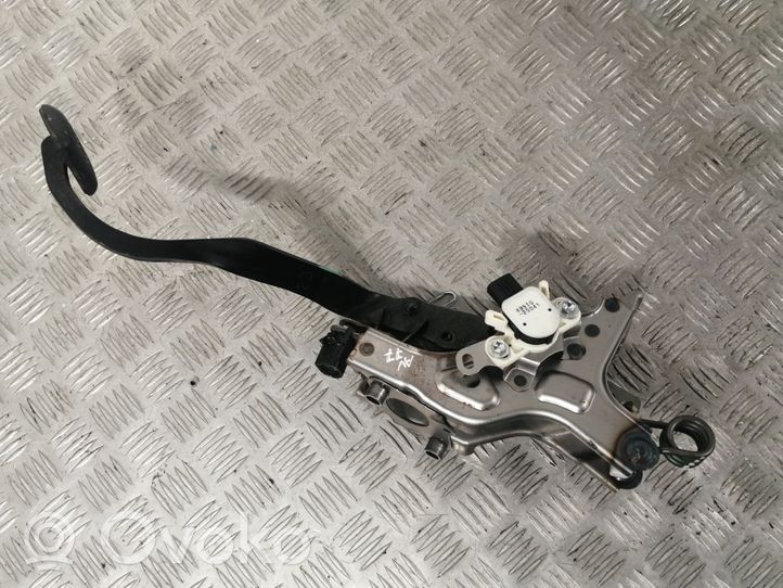 Toyota Avensis T270 Sankabos pedalas 