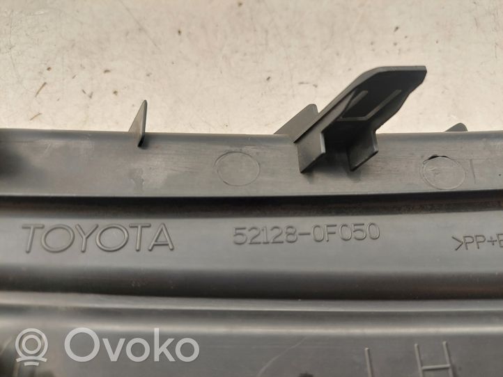 Toyota Corolla Verso AR10 Etupuskurin alempi jäähdytinsäleikkö 
