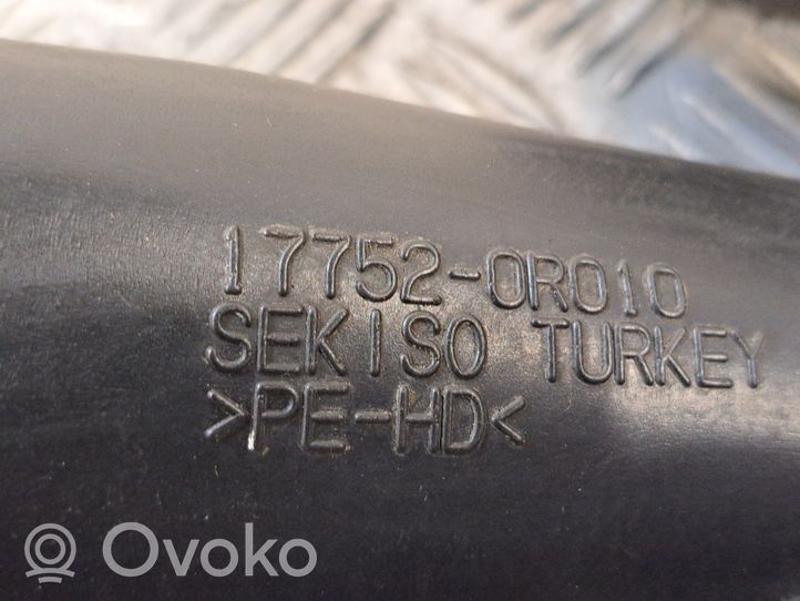 Toyota Avensis T270 Деталь (детали) канала забора воздуха 