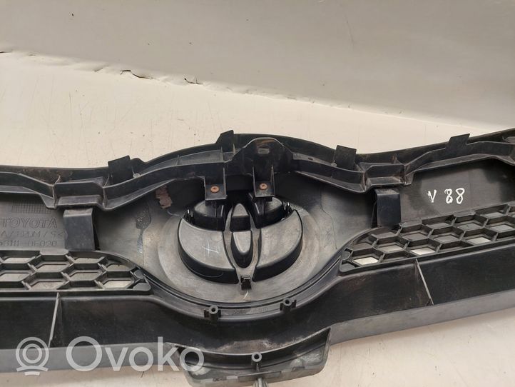 Toyota Corolla Verso AR10 Grille de calandre avant 531110F020